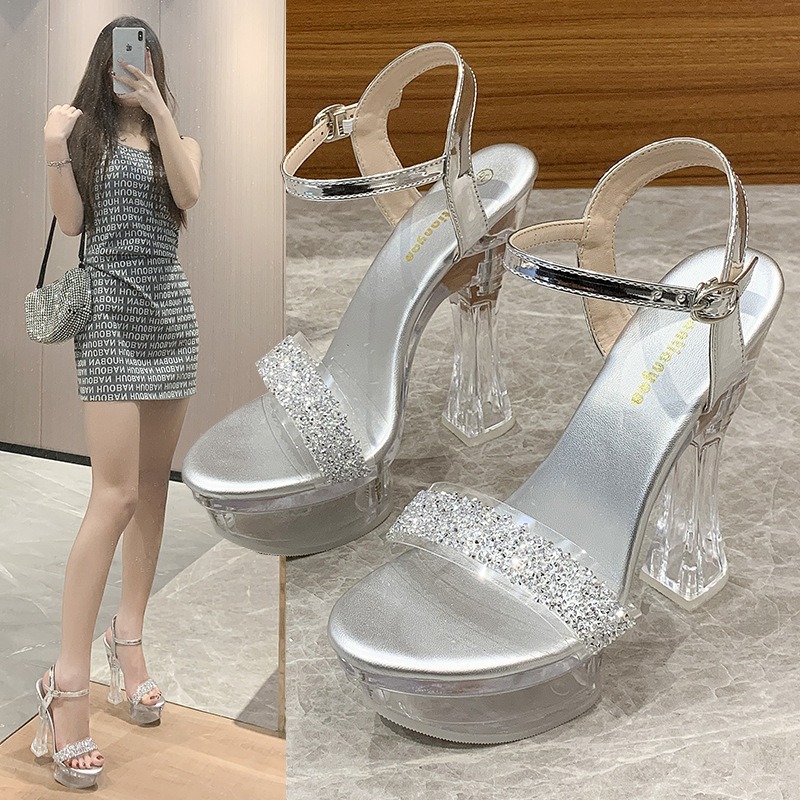 Modieuze nieuwe platform sanda - Clear Strap Heel recensie en prijs